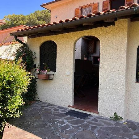 La Casina Di Checco Appartement Marciana Marina  Buitenkant foto